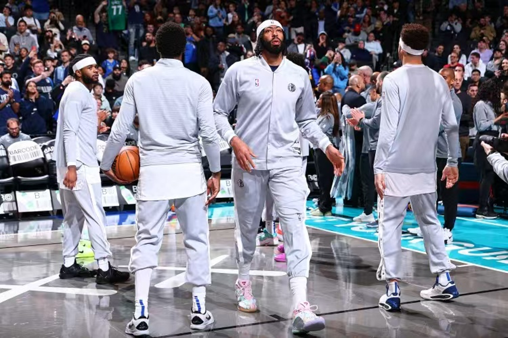 爱游戏官网-浓眉哥重要时刻持续失利，独行侠带队取胜！